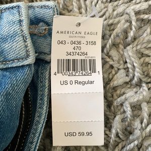 Mom jeans from American Eagle, size 0, light blue, with a stretch waistband!